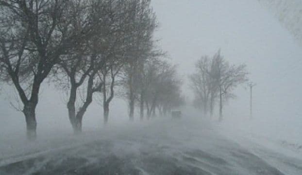 Zăpada îngreunează circulaţia în judeţ. Vezi situaţia drumurilor la ora 10:00