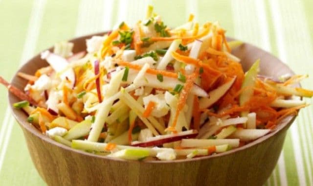 Salată din mere și morcov