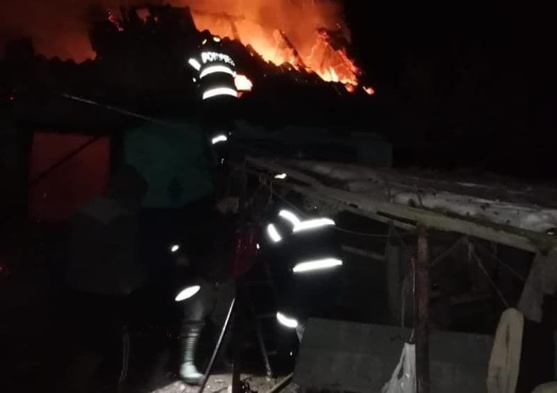 O bătrână și-a pierdut viața într-un incendiu care i-a cuprins locuința - FOTO