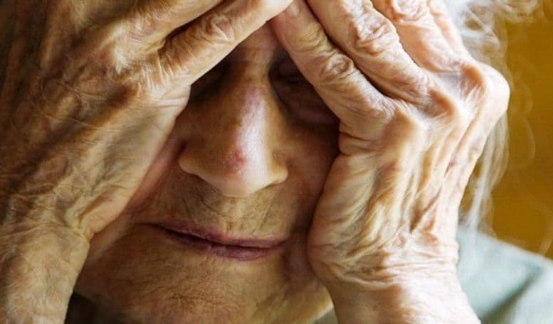 Tânăr reținut după ce a tâlhărit o femeie de 78 de ani