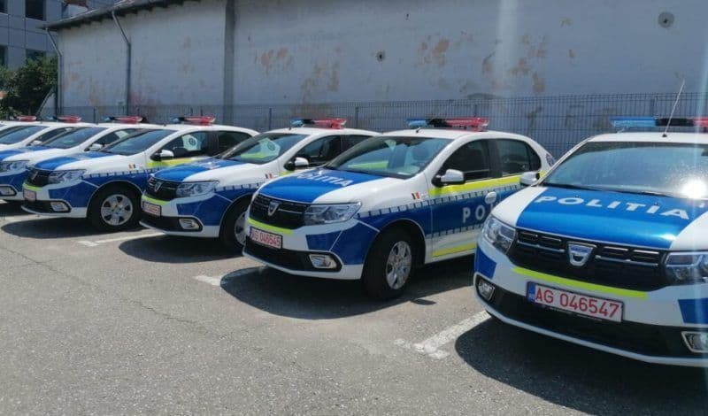 Autospeciale noi pentru poliţiştii de imigrări