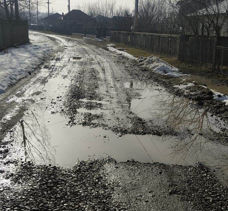 Primim la redacție – Stradă circulată... dar uitată – FOTO