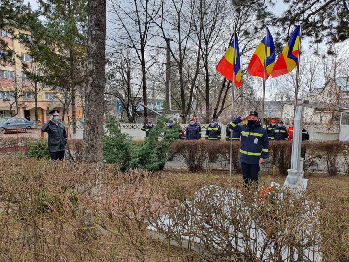 Pompieri botoşăneni avansaţi în grad, de Ziua Protecției Civile din România - FOTO