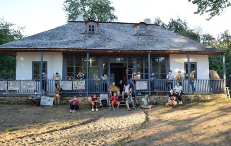Casa George Enescu din Mihăileni și Conacul Neamţu din Olari, centre educaționale pentru comunitățile locale 