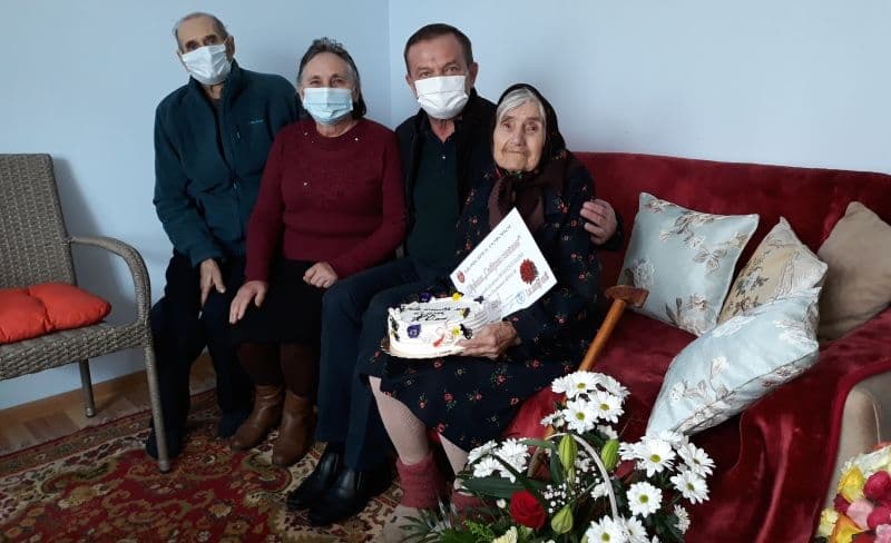 Dorohoiancă sărbătorită la un secol de viață - FOTO