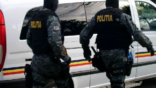 Zece percheziții efectuate de polițiștii de investigații criminale după o bătaie în fața complexului comercial Uvertura Mall