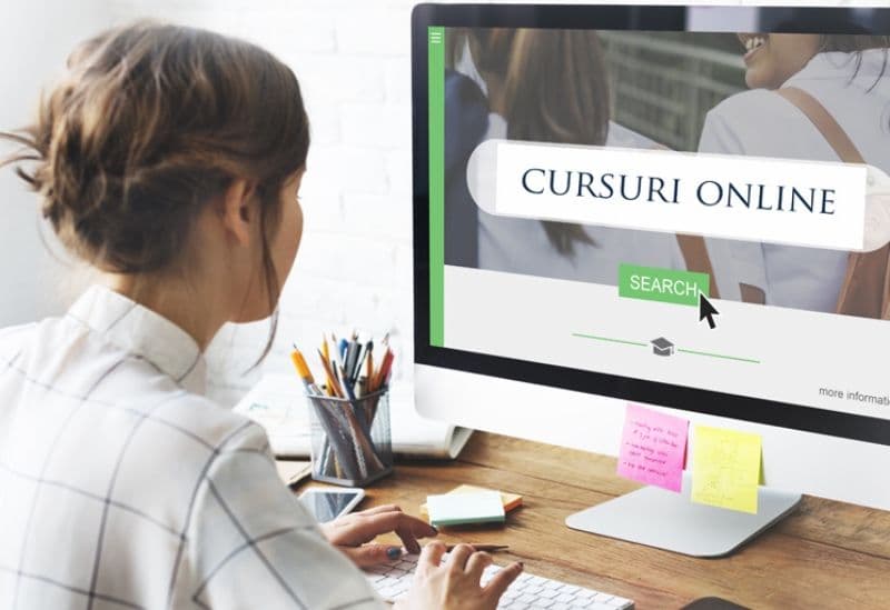 Mai mulți elevi din Dorohoi vor face cursuri online. Vezi scenariile pentru toate localitățile din județ!