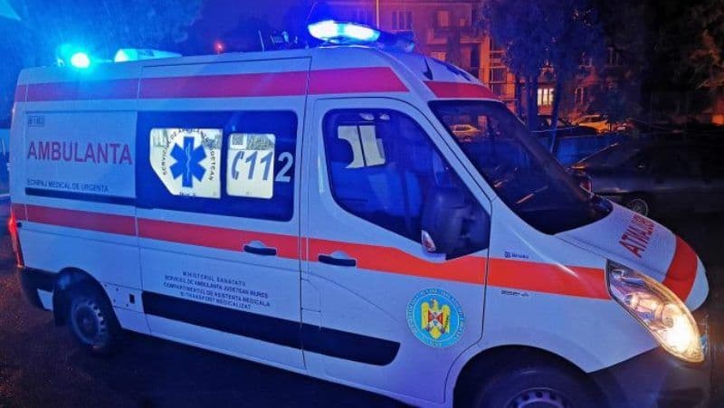 Accident mortal! O botoșăneacă și fiul ei au fost loviți în plin de un autoturism după ce au traversat neregulamentar