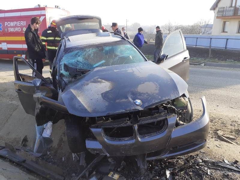 Accident rutier grav! Două persoane au ajuns la spital - FOTO