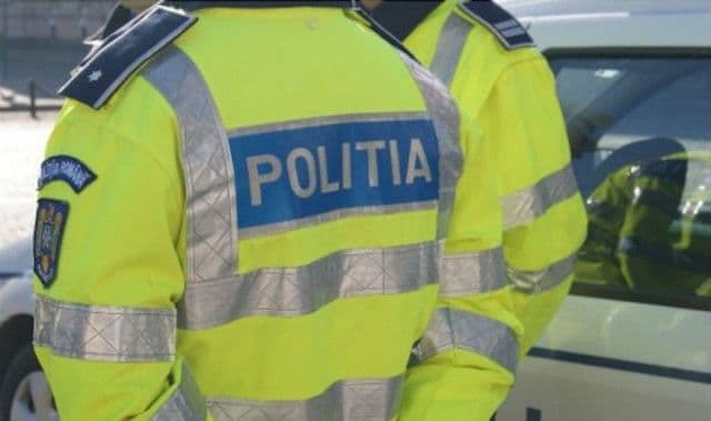 Oprit de polițiști deoarece se deplasa haotic cu mașina pe drumul Dorohoi-Botoșani