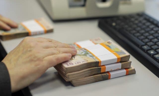 Cum vor fi plătiți profesorii în timpul vacanței? Cei titulari vor primi salariul integral