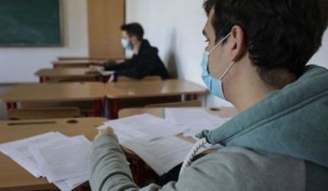 Peste trei mii de elevi din județul Botoșani au susținut astăzi Simularea Examenului de Evaluare Națională la Limba și literatura română