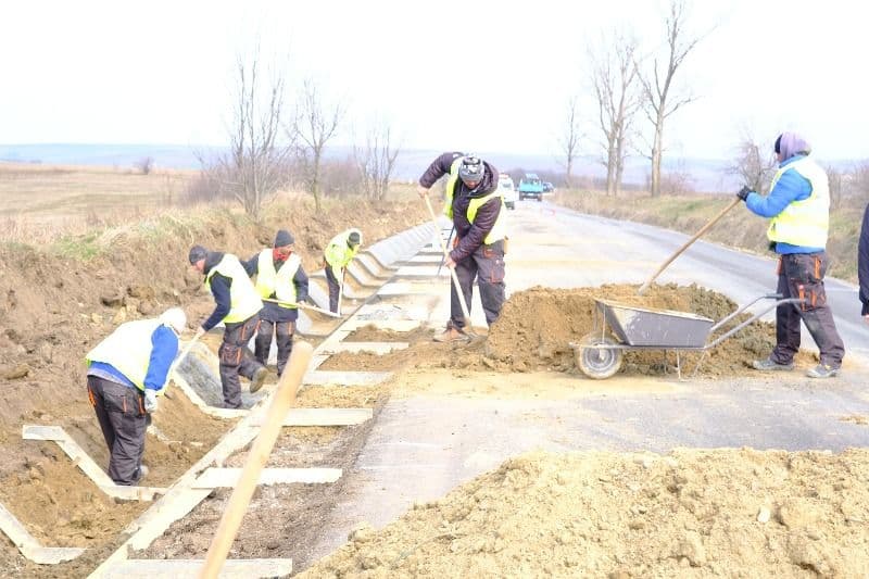 S-au redeschis șantierele de modernizarea drumurilor județene - FOTO