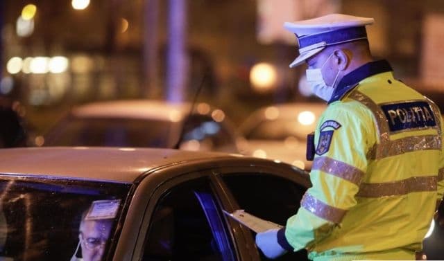 15 persoane care nu au respectat interdicțiile privind deplasarea în afara locuinței pe timp de noapte amendate în acest week-end