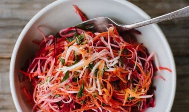 Salată cu sfeclă roșie