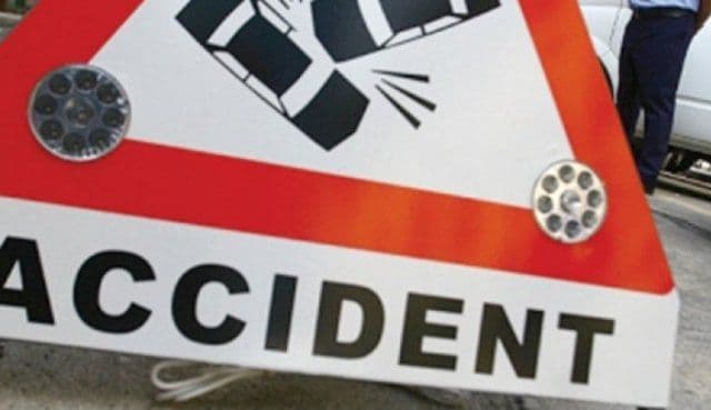 Accident la Mihăileni: Un șofer beat s-a înfipt cu mașina într-un stâlp