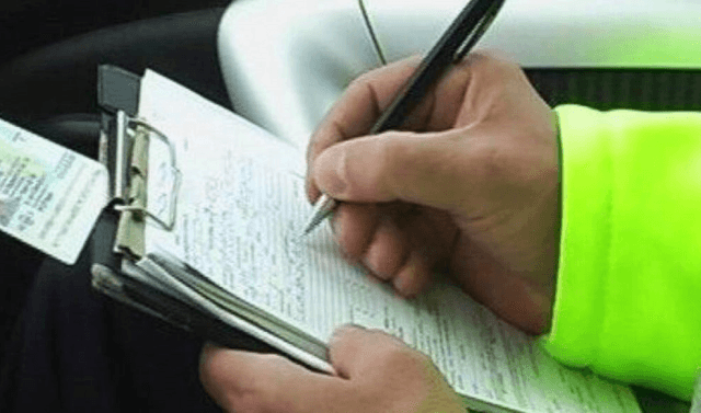 Un șofer care mirosea a alcool a refuzat să sufle în fiolă sau să îi fie recoltate probe biologice