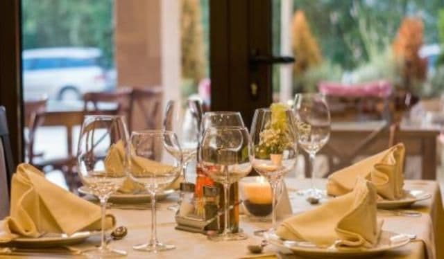 Guvernul va adopta astăzi, legea care permite închiderea barurilor și restaurantelor care încalcă restricțiile anti-COVID
