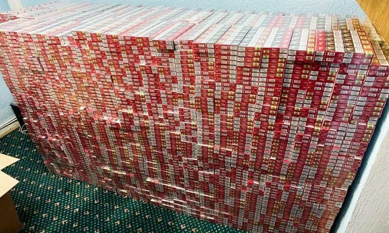 Zi de 13 cu ghinion pentru contrabandişti: Ţigarete de peste 21.000 de euro confiscate de către poliţiştii de frontieră - FOTO