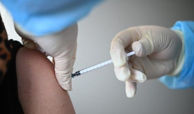 Românii se pot vaccina cu Astrazeneca fără programare