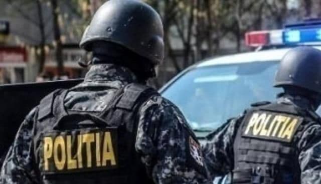 Percheziții în Botoșani la hoții de telefoane mobile