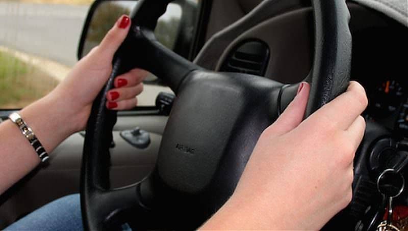 Tânără de 22 ani din Hudești, prinsă la volan deși nu avea permis de conducere