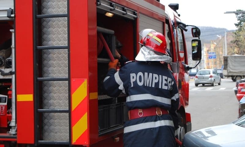 Pompierii botoșăneni recomandă - Sărbători în siguranță!