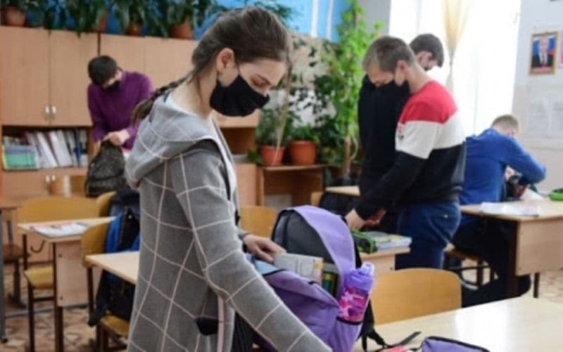 Noile condiții în care se reiau cursurile în școli după vacanța de Paște
