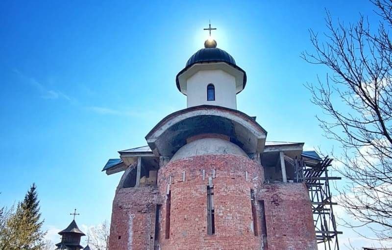 Slujbă arhierească în a II-a zi de Paște și deschiderea unei noi biserici la Dorohoi
