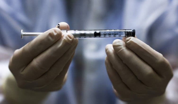 Începe vaccinarea în cabinetele medicilor de familie. Ce ser anti-COVID vor putea alege românii