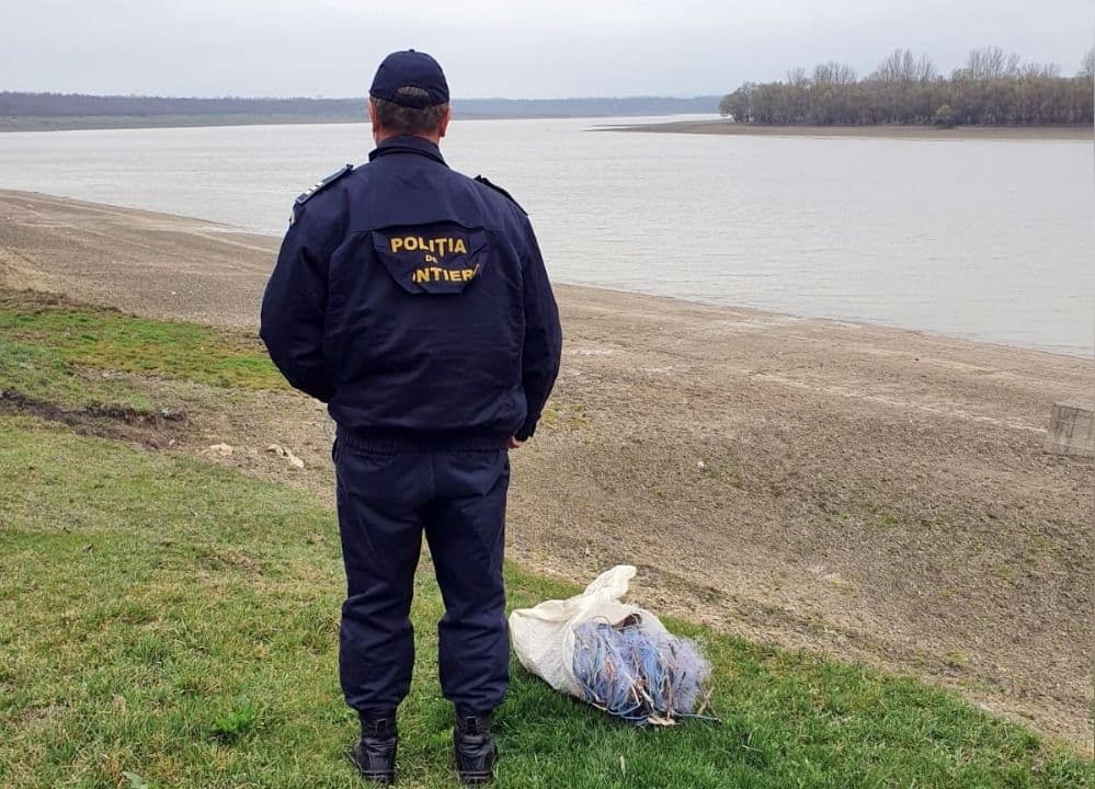 Braconier cu plasă monofilament depistat de polițiștii de frontieră botoşăneni