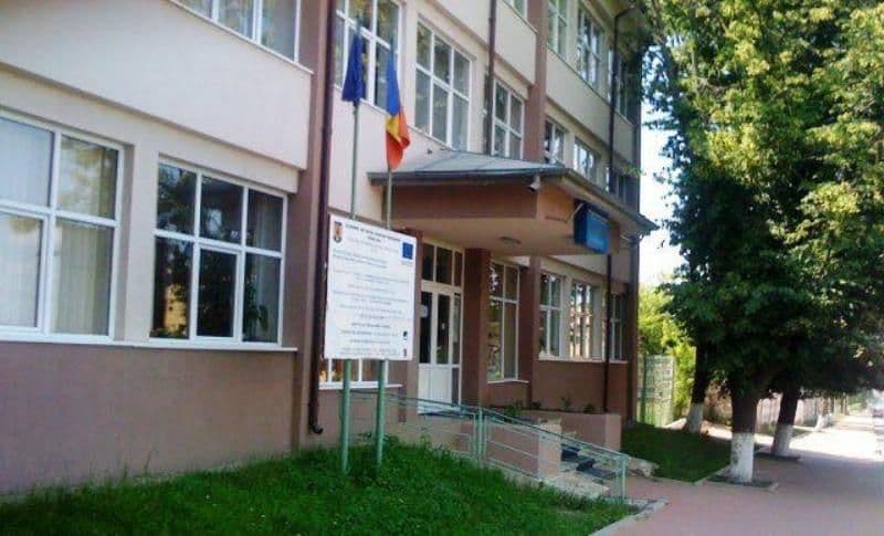 Liceul „Regina Maria” Dorohoi organizează concurs pentru un post de îngrijitor, perioadă nedeterminată. Vezi detalii!