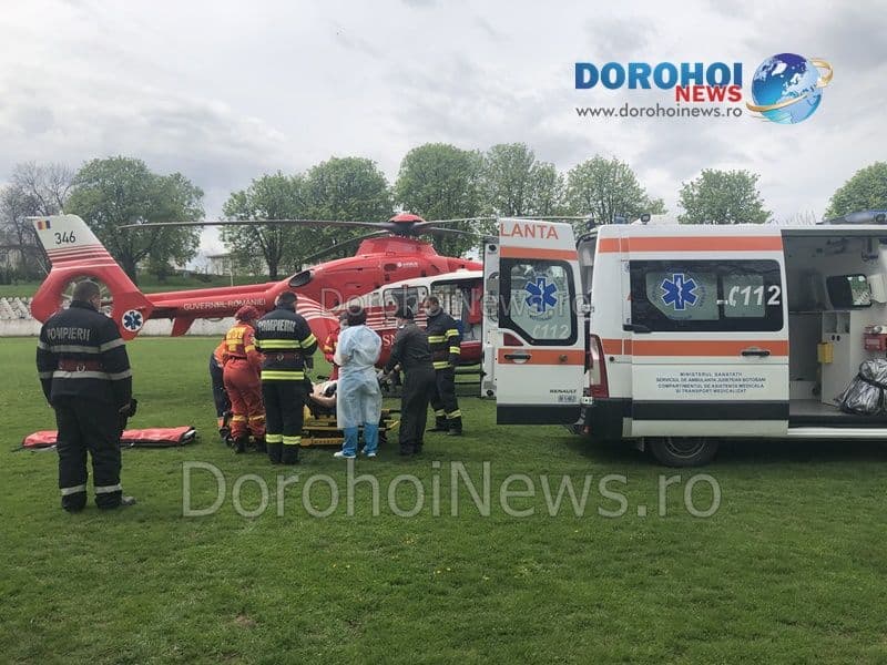 Bărbat din Broscăuți preluat de urgență de la Dorohoi de elicopterul SMURD - FOTO