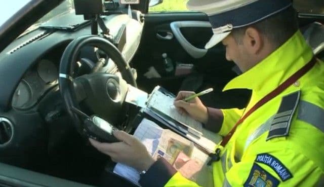 Oprit pentru viteză și anchetat pentru alcool