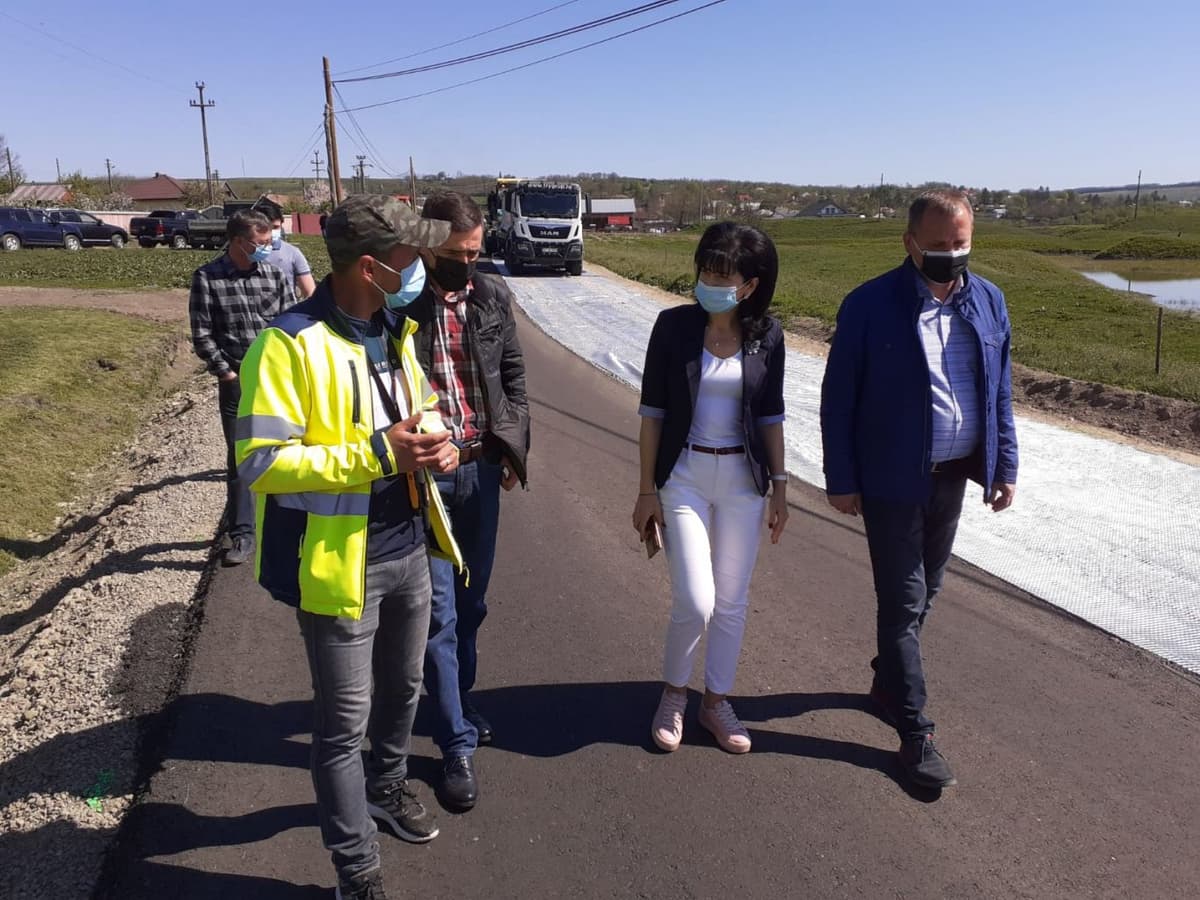 Asfalt turnat pe DJ 292A, Corlăteni – Dimăcheni - FOTO