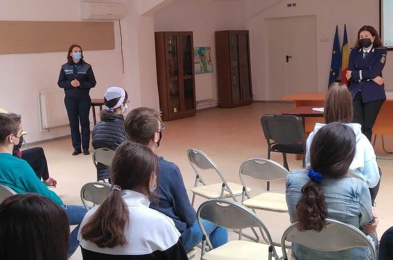 Acțiune a polițiștilor din cadrul Biroului de Siguranță Școlară - FOTO