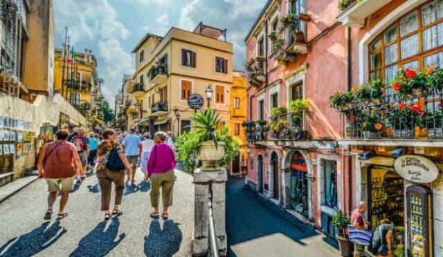 Românii care călătoresc în Italia nu mai stau în carantină, din 17 mai