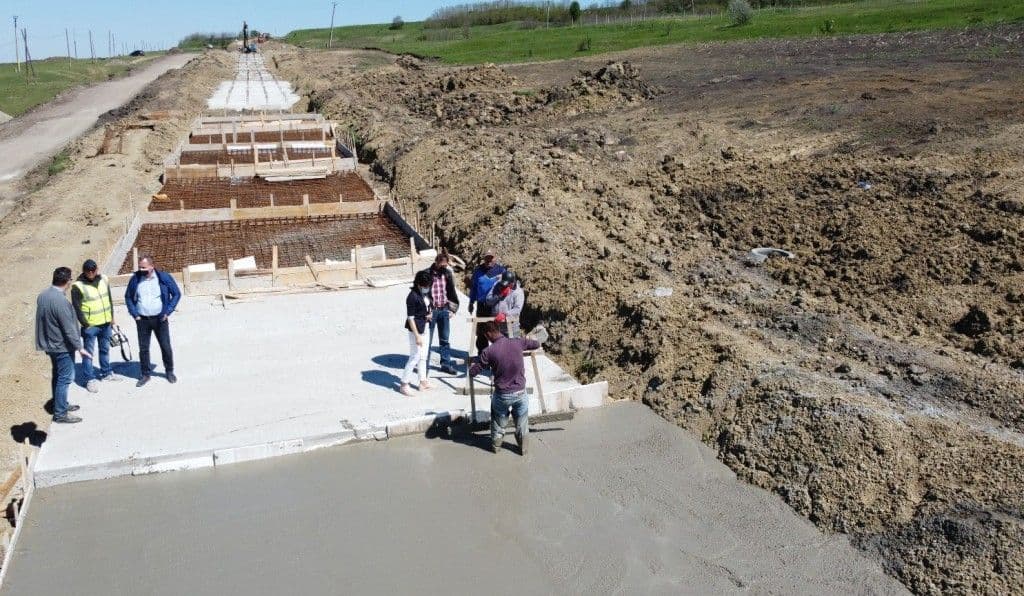 Lucrări complexe la alunecarea de teren de pe DJ 296, Roma - Nicșeni - FOTO