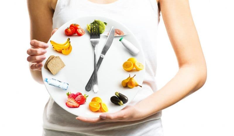 Medic: Oamenii nu se îngrașă de la ce mănâncă. Nu despre restricții trebuie să fie dietele