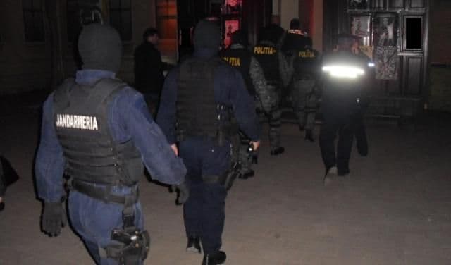Petrecăreți gălăgioși amendați de jandarmii din Botoșani
