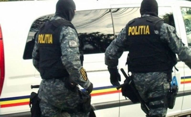 Bărbat reținut în urma unor percheziții la Dorohoi. Acesta este cercetat de polițiștii suceveni