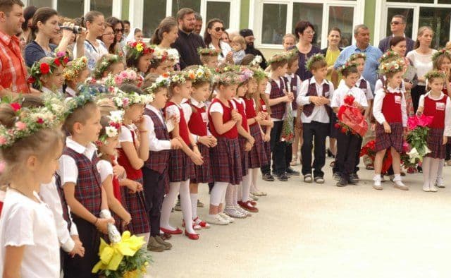 Decizie a Guvernului: În ce condiții pot participa părinții la festivitățile școlare de sfârșit de an