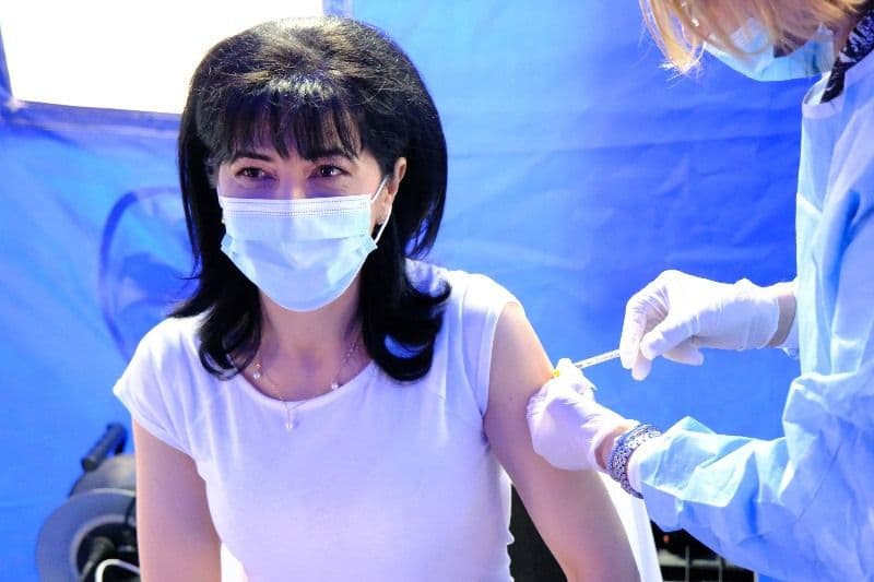 Președintele CJ, Doina Federovici, s-a imunizat în cadrul maratonului de vaccinare din fața Muzeului Județean - FOTO