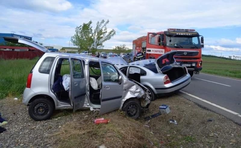 Accident rutier cu 4 victime. Trei copii au ajuns la spital