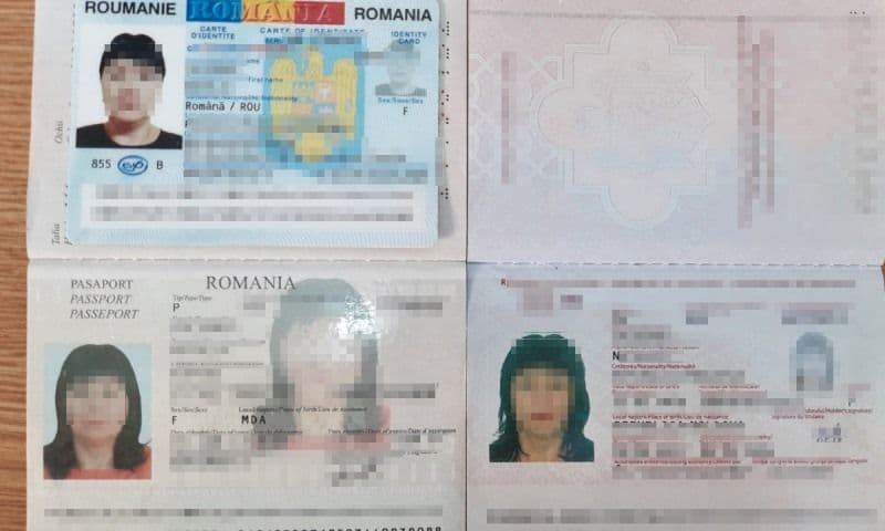 Documente false cumpărate cu peste o mie de euro, descoperite la controlul de frontieră - FOTO