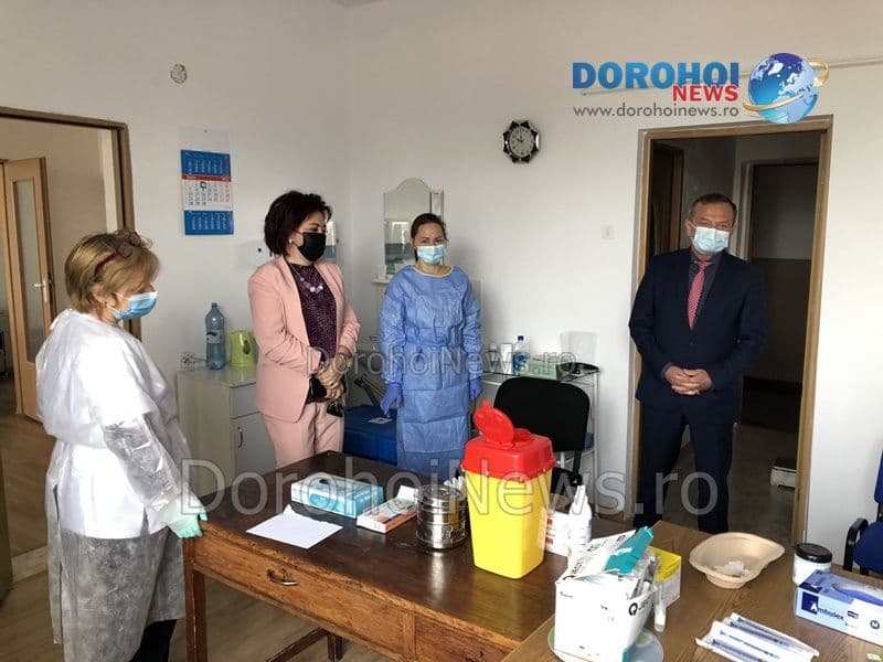 Centru de vaccinare deschis la Liceul „Regina Maria” Dorohoi. Peste 100 de elevi și-au arătat interesul - FOTO