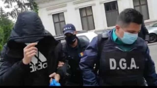 Opt dintre cei 10 poliţişti de la Serviciul Rutier Botoşani au fost reținuți