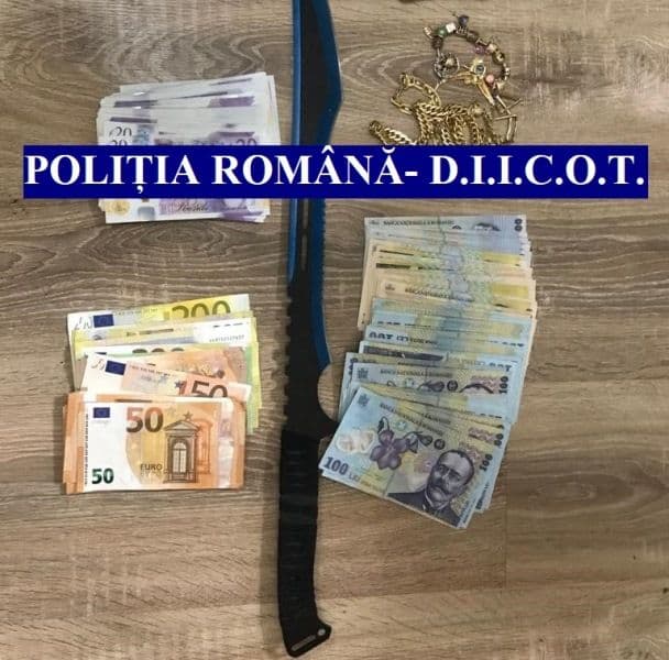 Doi bărbați reținuți de polițiștii botoșăneni pentru trafic de persoane și trafic de minori