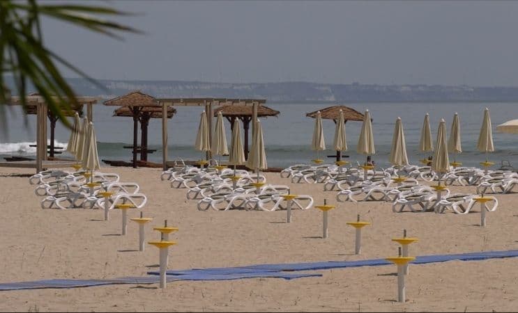 S-a dat startul distracției în Bulgaria - Plajele au fost larg deschise pentru turiști