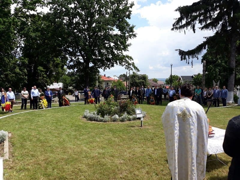 Eroii comemorați în Zi de Înălțare, la Dorohoi, cu depunere de coroane și distanțare socială - FOTO